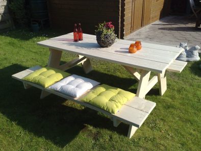 Steigerhouten picknicktafel Mayen (foto: nieuw hout)