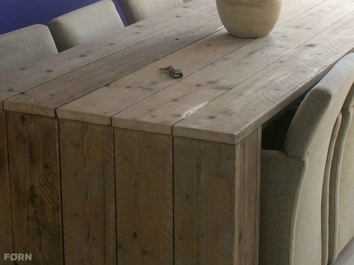 Steigerhouten eettafel met dichte zijkanten