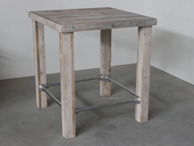 Tafel met steigerhouten blad en steigerbuizen