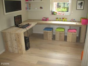 steigerhouten hoekbureau