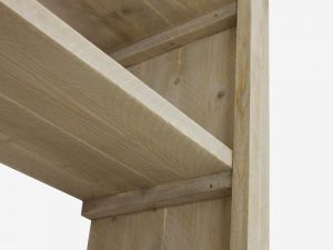 steigerhouten boekenkast weende detail