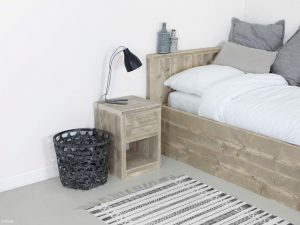 steigerhouten nachtkastje doezel sfeerfoto