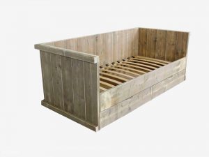 Steigerhouten kinderbed met laden.