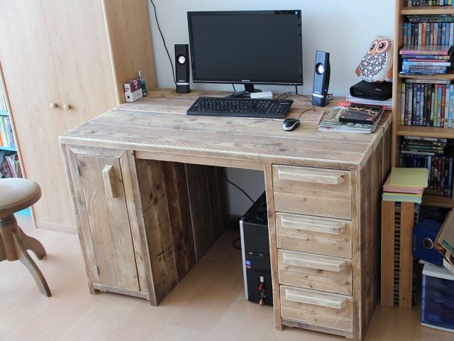 Steigerhouten bureau