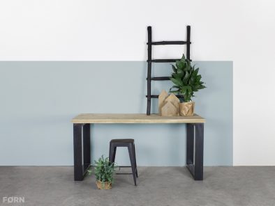 industriële steigerhouten tafel marly met stalen onderstel