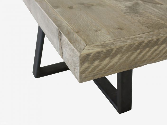 Steigerhouten tafel Halvar met stalen onderstel detail