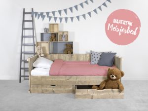 Steigerhouten meisjesbed met lade