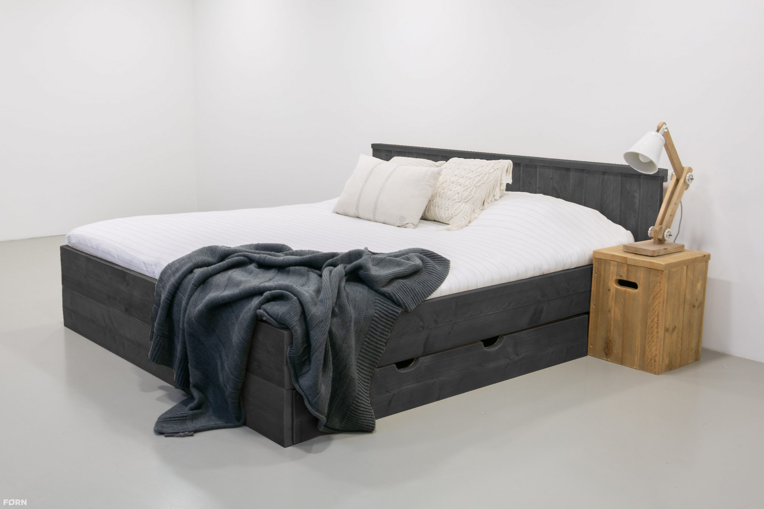 tv Kast Vakantie Steigerhouten bed Noa - Black wash - Eenpersoons en Tweepersoons