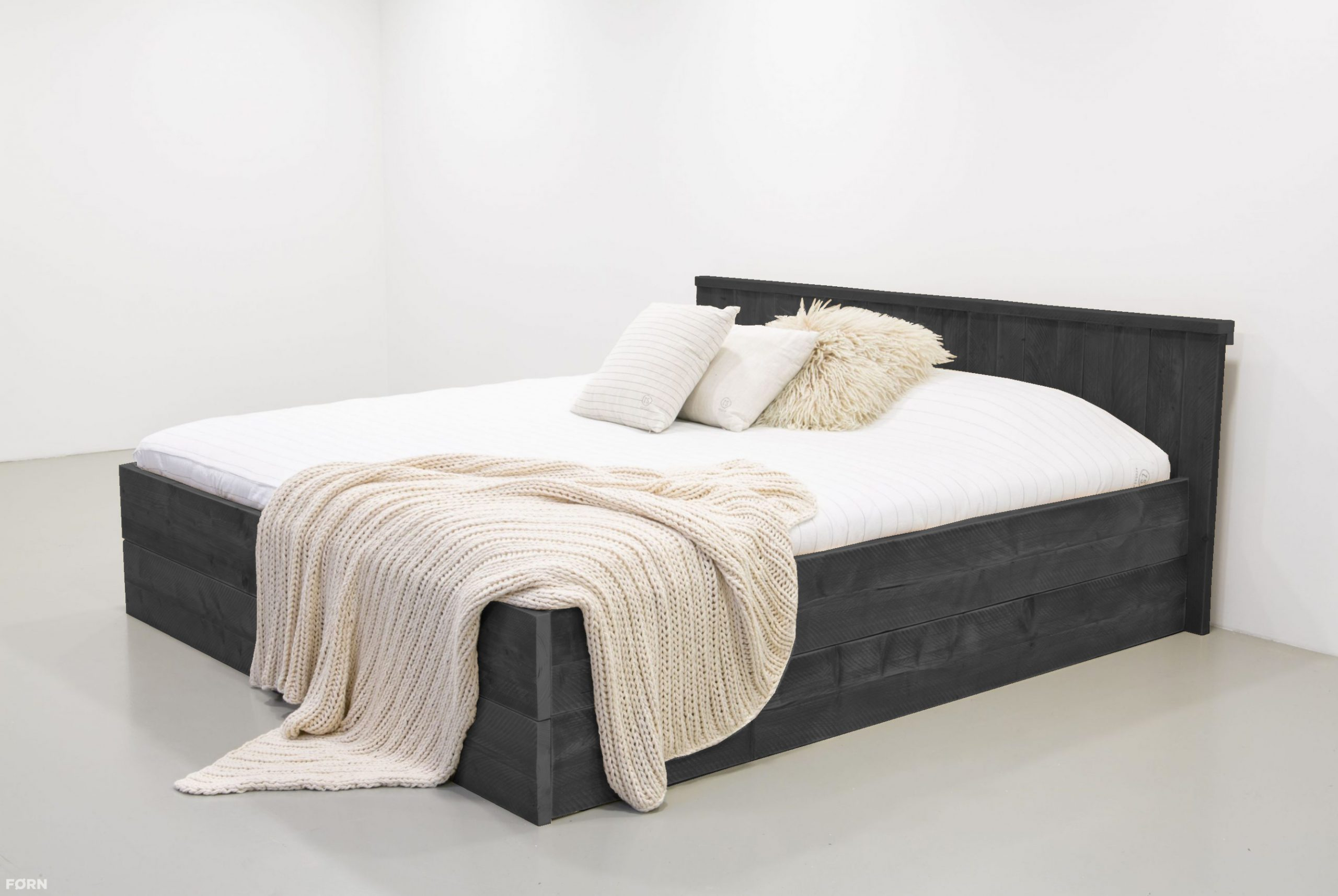 tv Kast Vakantie Steigerhouten bed Noa - Black wash - Eenpersoons en Tweepersoons